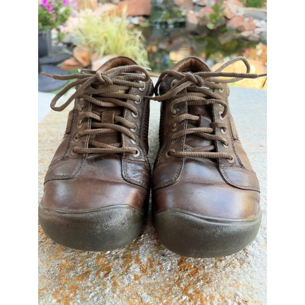 KEEN Presidio Mens 9.5 Wide Brown Leather Walking Shoes Low Top Oxfords